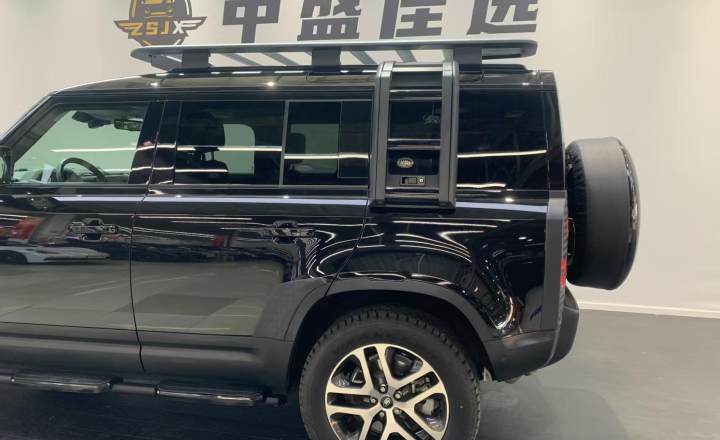 路虎 卫士 2023款 110 3.0T P400 暗黑特别版