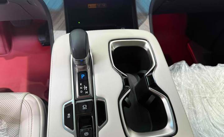 雷克萨斯 LM 2023款 500h 六座尊崇版