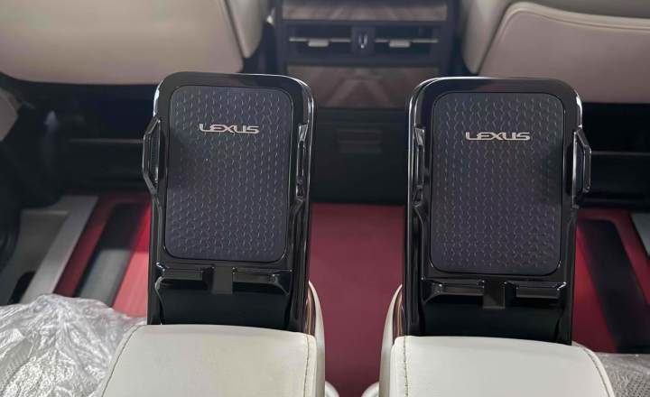 雷克萨斯 LM 2023款 500h 六座尊崇版