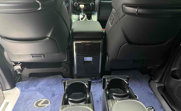 雷克萨斯 LM 2023款 350h 七座隽雅版