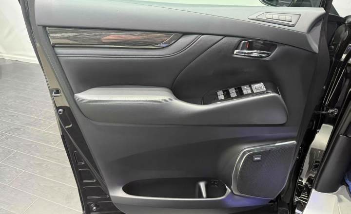 雷克萨斯 LM 2023款 350h 七座隽雅版