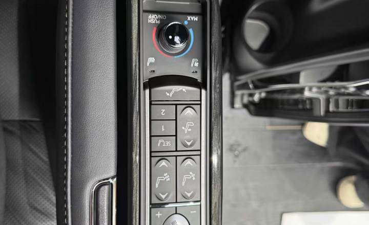 雷克萨斯 LM 2023款 350h 七座隽雅版