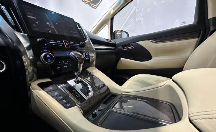 丰田 威尔法 2020款 双擎 2.5L 黑金限量版