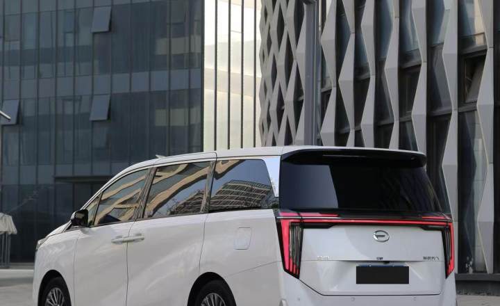 广汽传祺 传祺M8 2023款 宗师系列 400T 至尊版