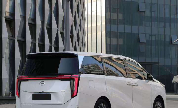 广汽传祺 传祺M8 2023款 宗师系列 400T 至尊版