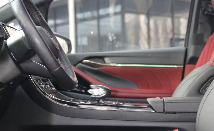 广汽传祺 传祺M8 2023款 宗师系列 400T 至尊版