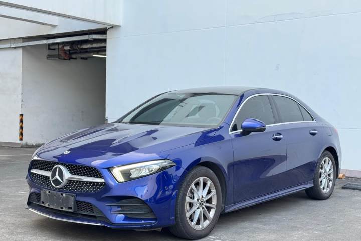 奔驰 A级 2021款 A 200 L 运动轿车时尚型