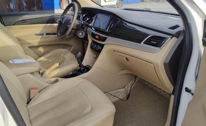 宝骏 730 2016款 1.5L 手动舒适型 7座 国V