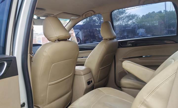 宝骏 730 2016款 1.5L 手动舒适型 7座 国V