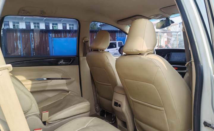 宝骏 730 2016款 1.5L 手动舒适型 7座 国V