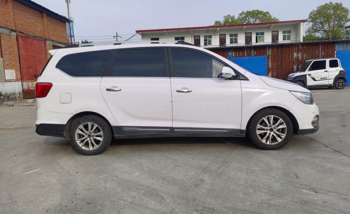 宝骏 730 2016款 1.5L 手动舒适型 7座 国V