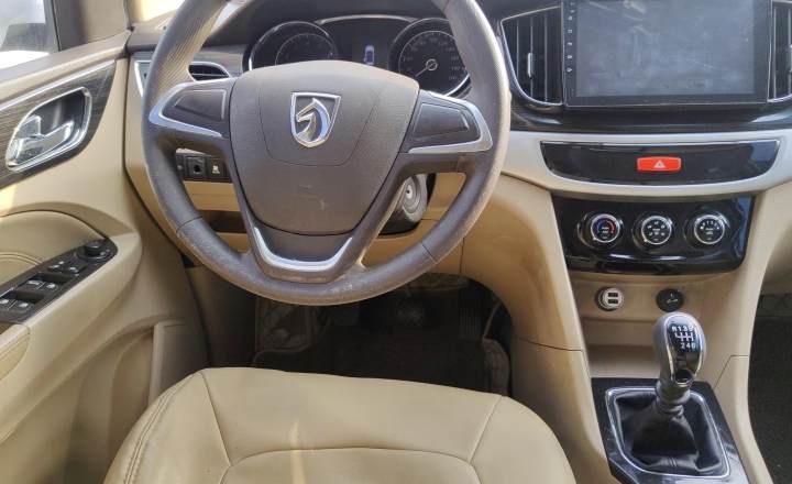 宝骏 730 2016款 1.5L 手动舒适型 7座 国V