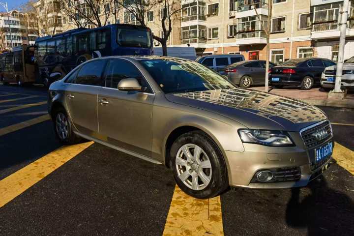 奥迪 A4L 2.0 TFSI 自动标准型