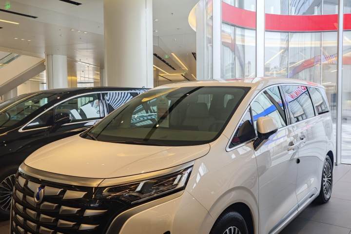 腾势 D9 2022款 DMi 970 四驱旗舰型