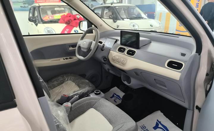 凌宝汽车 凌宝BOX 2025款 140km 青柠版