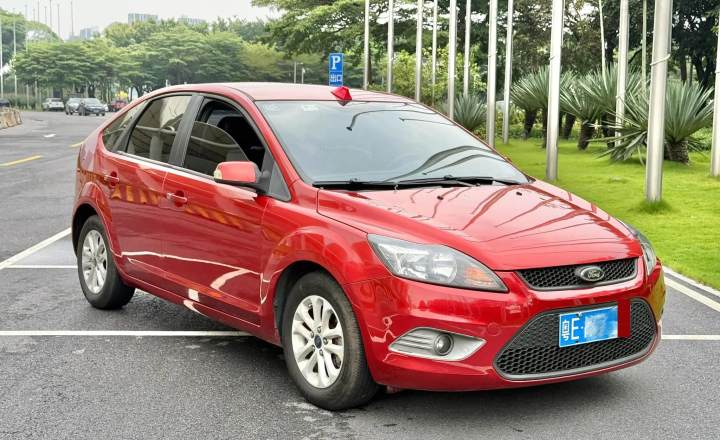 福特 福克斯 2013款 两厢经典 1.8L 自动基本型