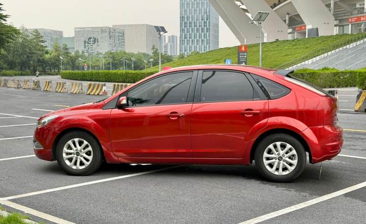福特 福克斯 2013款 两厢经典 1.8L 自动基本型