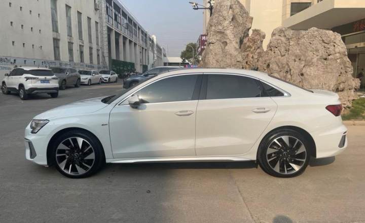 奥迪 A3 2023款 改款 A3L Limousine 35 TFSI 时尚运动型