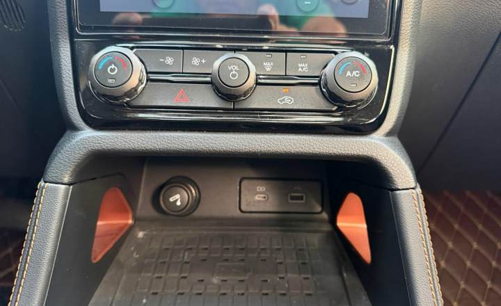 福特 游骑侠Ranger 2023款 探迹四驱自动越野版 汽油