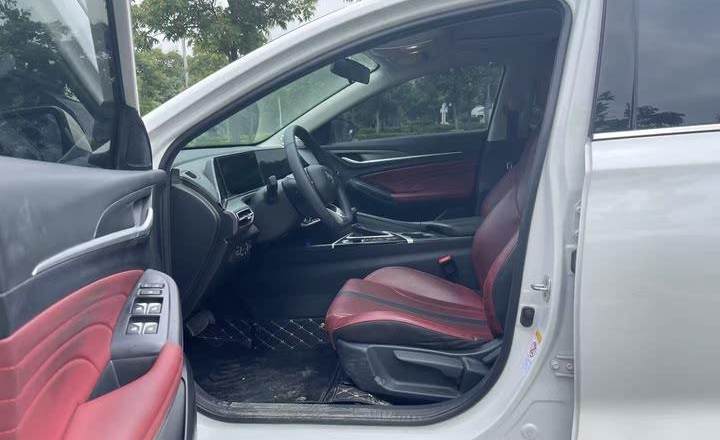 长安 逸动 2021款 PLUS 蓝鲸NE 1.4T GDI DCT尊贵型