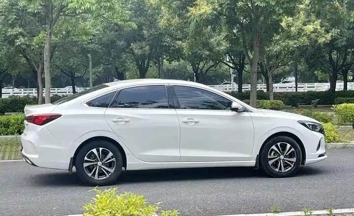 长安 逸动 2021款 PLUS 蓝鲸NE 1.4T GDI DCT尊贵型