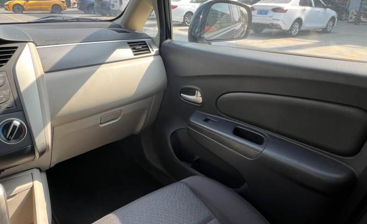 启辰 R50 2016款 1.6L 自动精英版