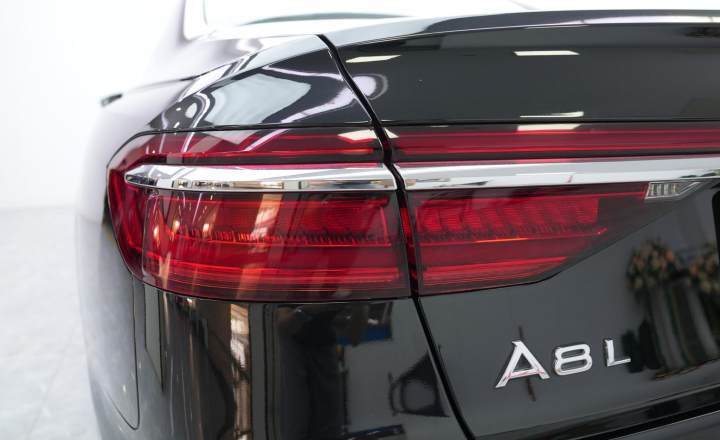 奥迪 A8 2018款 A8L 55 TFSI quattro投放版精英型