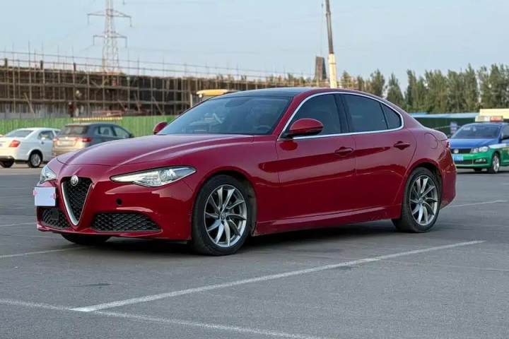 阿尔法·罗密欧 Giulia朱丽叶 2.0T 200HP 豪华版