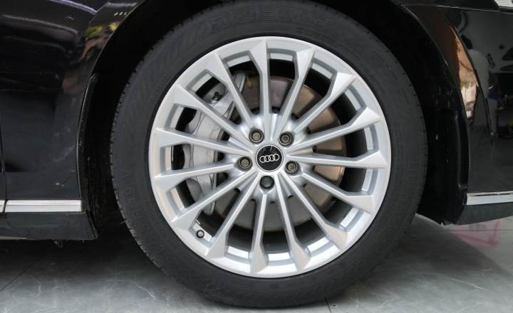 奥迪 A8 2018款 A8L 55 TFSI quattro投放版精英型
