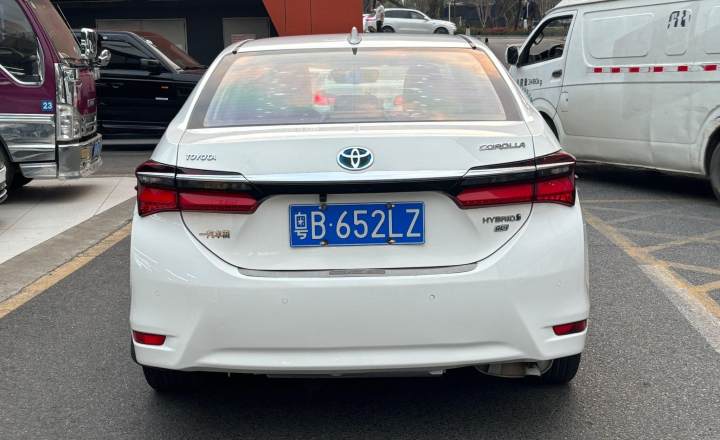 丰田 卡罗拉 2017款 改款双擎 1.8L ECVT精英版