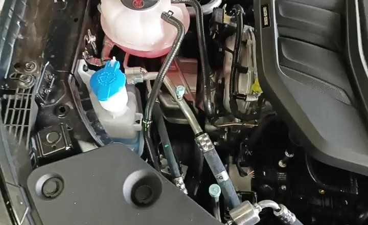 红旗 HS5 2025款 2.0T 两驱旗悦Pro版