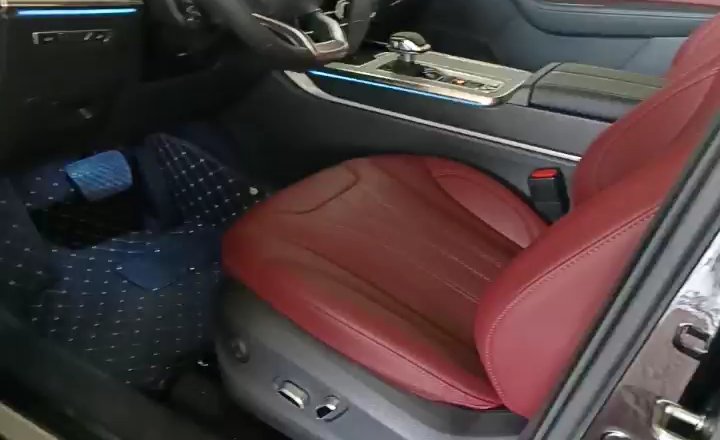 红旗 HS5 2025款 2.0T 两驱旗悦Pro版