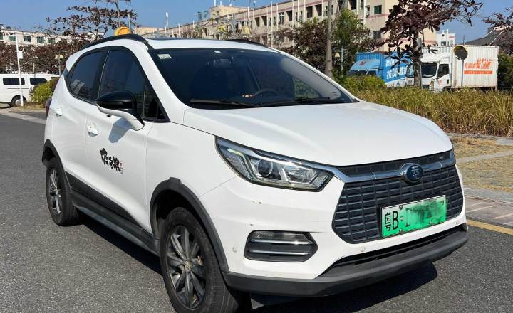 比亚迪 元新能源 2018款 EV360 智联炫酷型