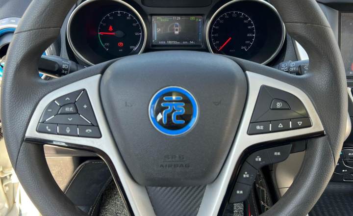 比亚迪 元新能源 2018款 EV360 智联炫酷型