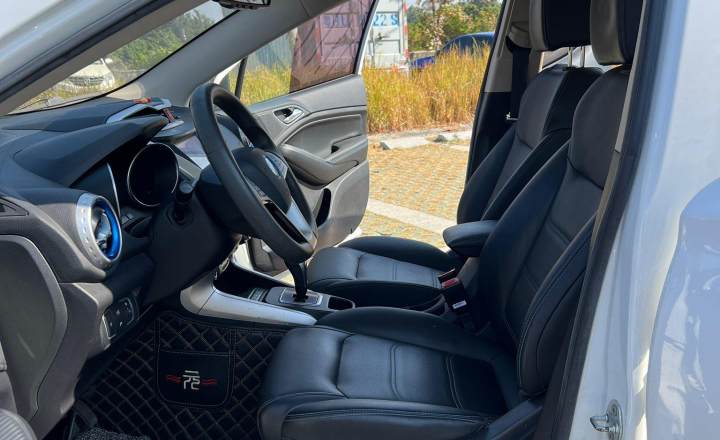 比亚迪 元新能源 2018款 EV360 智联炫酷型