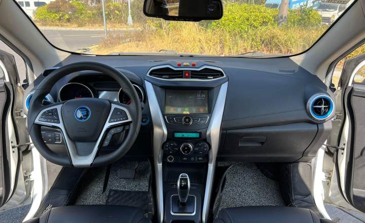 比亚迪 元新能源 2018款 EV360 智联炫酷型