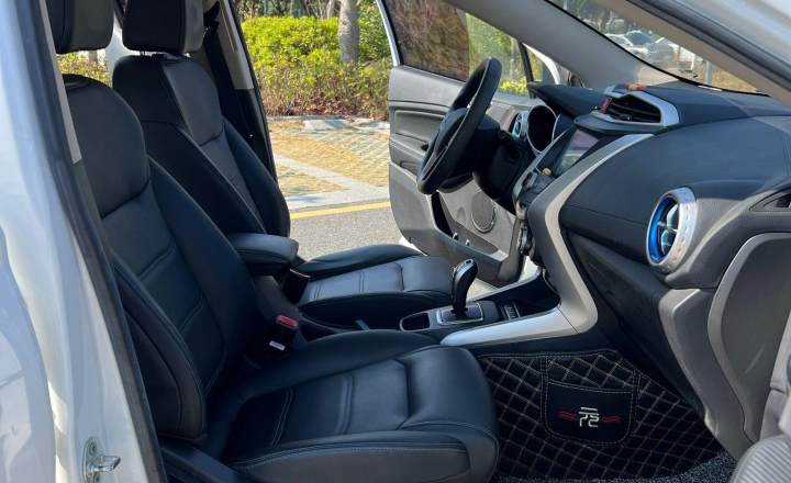 比亚迪 元新能源 2018款 EV360 智联炫酷型