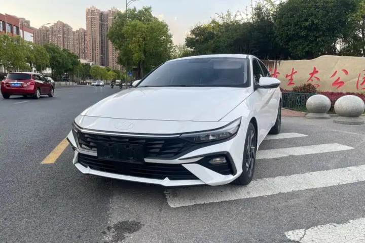 现代 伊兰特 1.5L CVT GLS领先版