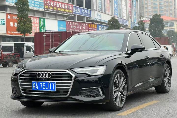 奥迪 A6L 55 TFSI quattro 尊享致雅型