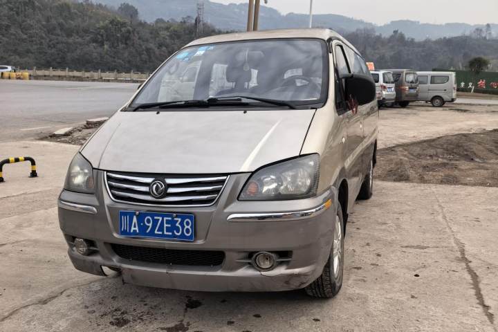 东风风行 菱智 M5 Q7 2.0L 7座短轴舒适型