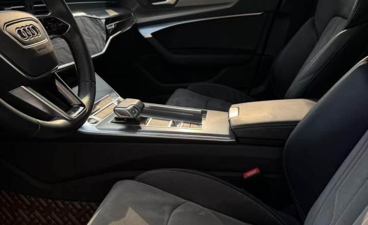 奥迪 A6L 2022款 40 TFSI 豪华动感型