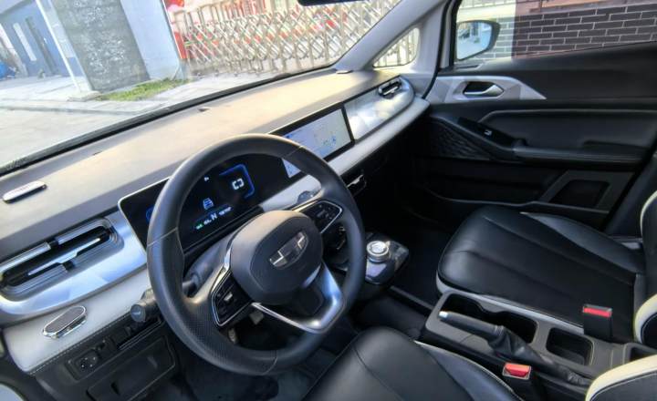 吉利几何 E萤火虫 2022款 320KM 乖巧虎 5座