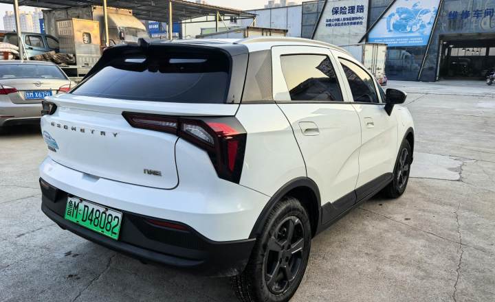 吉利几何 E萤火虫 2022款 320KM 乖巧虎 5座