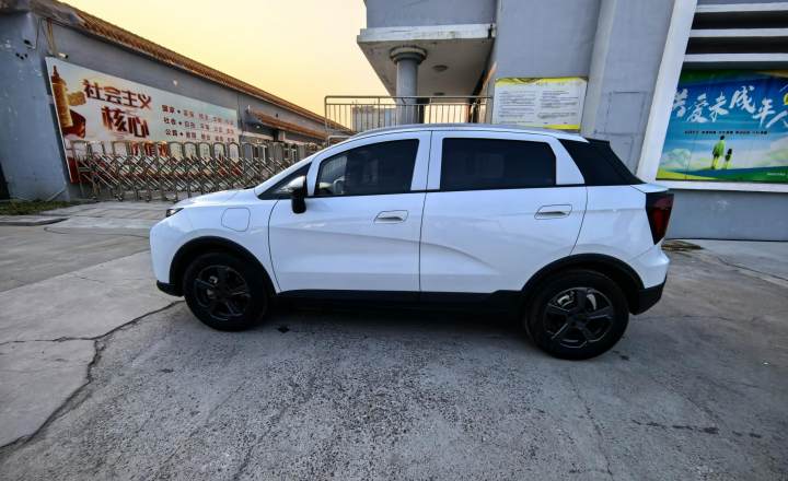 吉利几何 E萤火虫 2022款 320KM 乖巧虎 5座