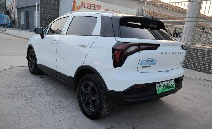 吉利几何 E萤火虫 2022款 320KM 乖巧虎 5座