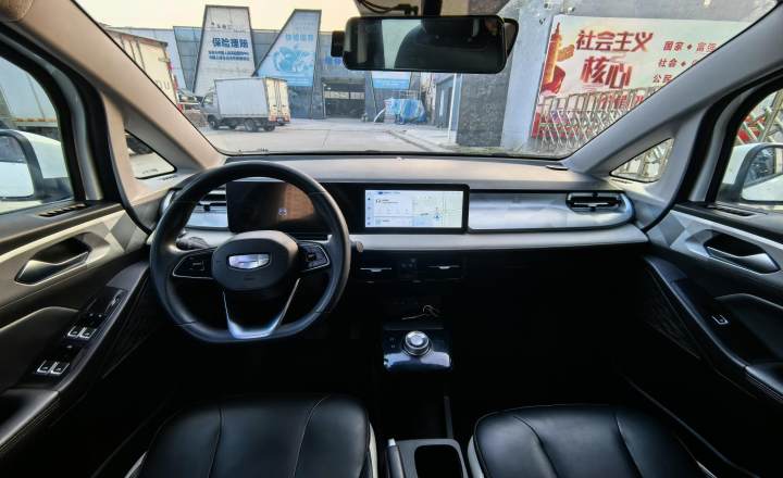 吉利几何 E萤火虫 2022款 320KM 乖巧虎 5座