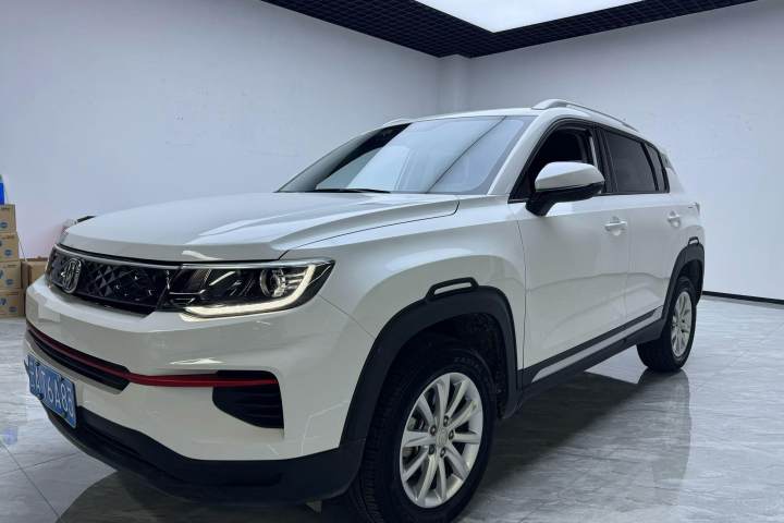长安 CS35PLUS 荣耀百万版 1.6L 手动精英版