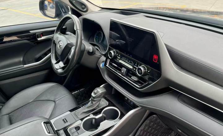 丰田 汉兰达 2022款 双擎 2.5L 四驱尊贵版 7座