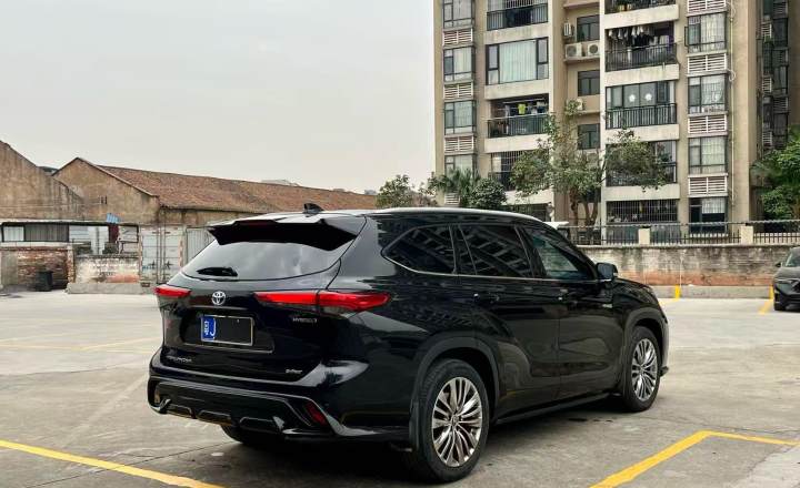 丰田 汉兰达 2022款 双擎 2.5L 四驱尊贵版 7座