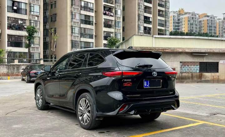丰田 汉兰达 2022款 双擎 2.5L 四驱尊贵版 7座
